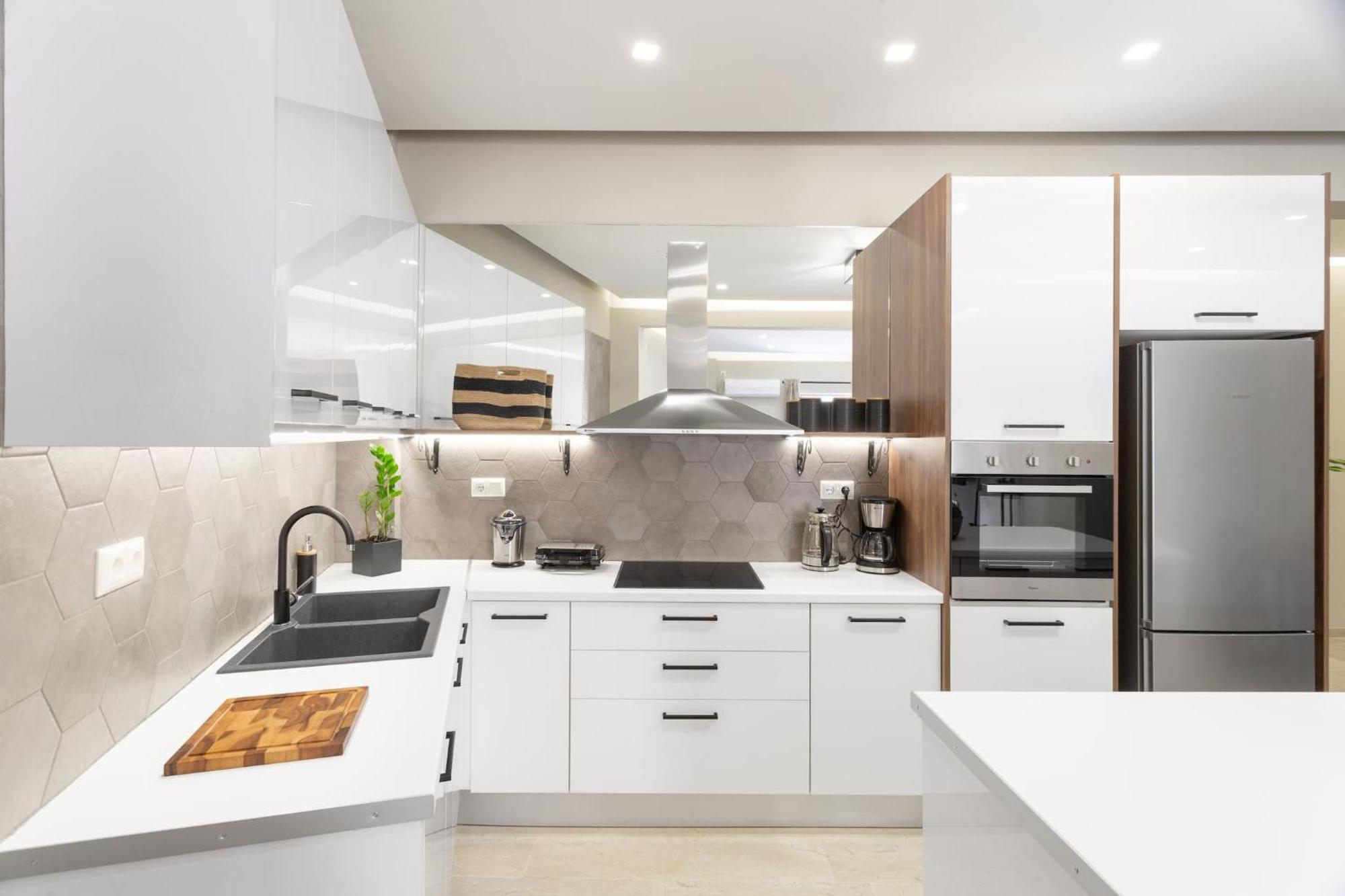 Deluxe 3-Bdrm Urban-Industrial Apt At Acropolis Athens Ngoại thất bức ảnh