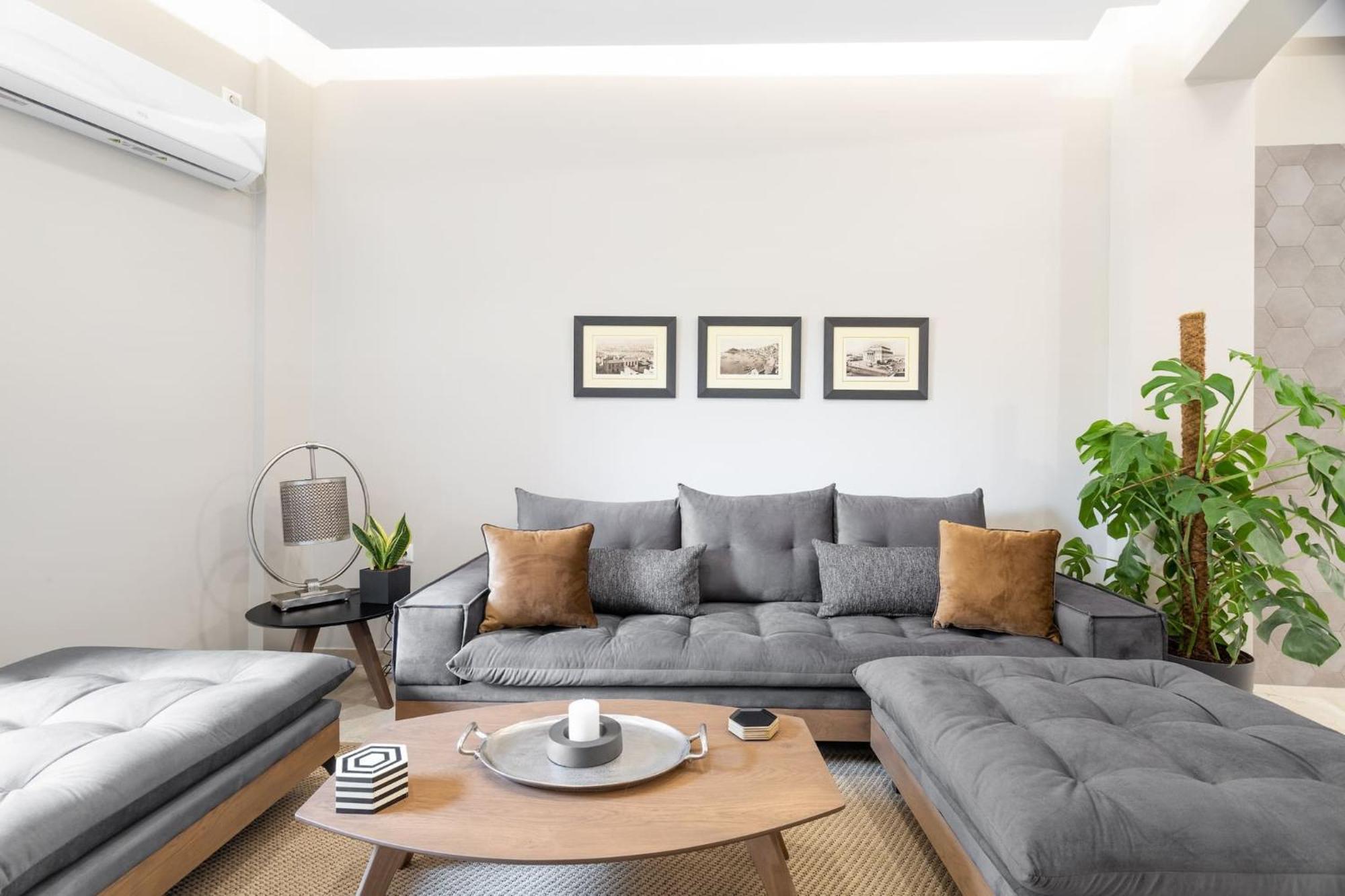 Deluxe 3-Bdrm Urban-Industrial Apt At Acropolis Athens Ngoại thất bức ảnh